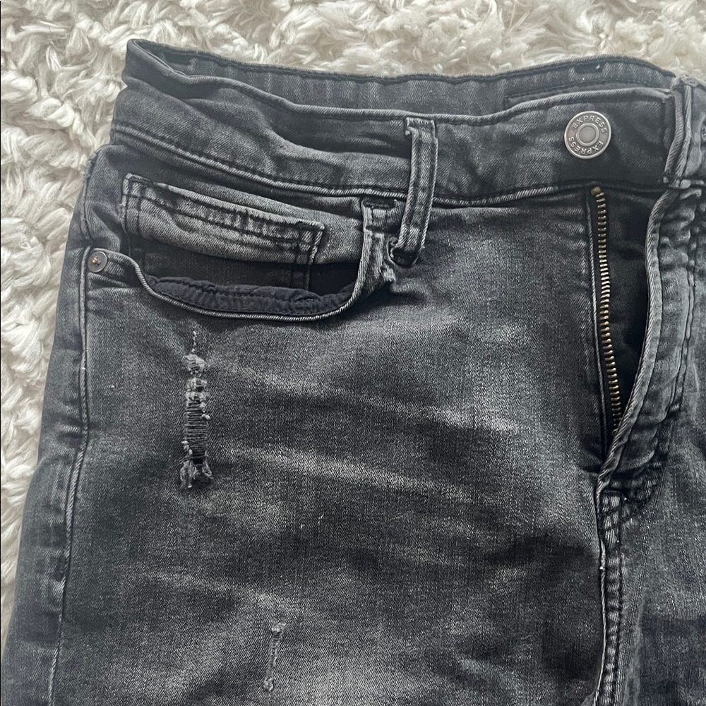 ⭐️🏳️‍🌈 Black Express Distressed Denim Shorts - Picture 2 of 8
